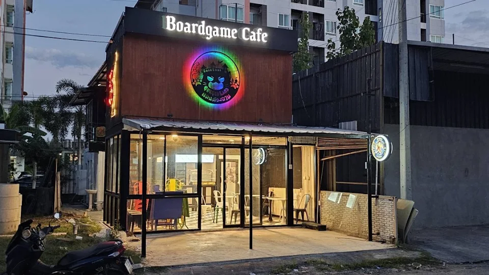หน้าร้าน Boardgame Café ตึก Park-In หลังแหลมทอง บางแสน